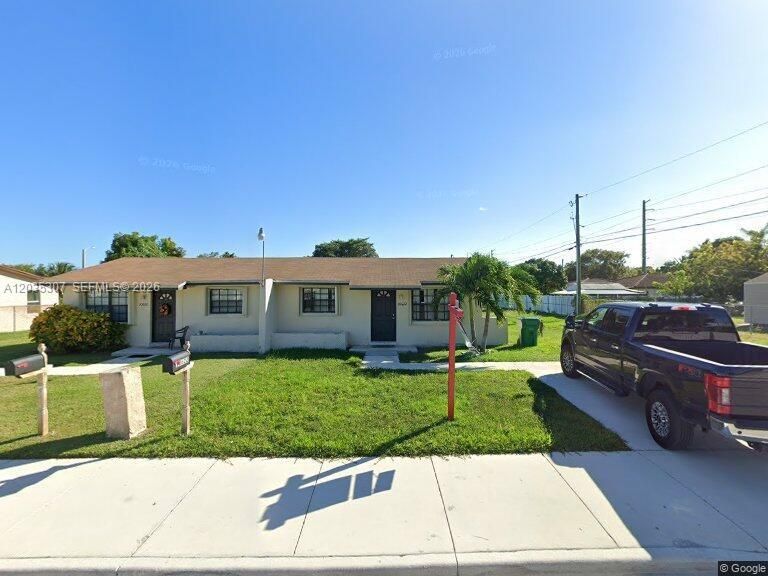 For Rent: $2,000 (2 beds, 1 baths, 816 Square Feet)