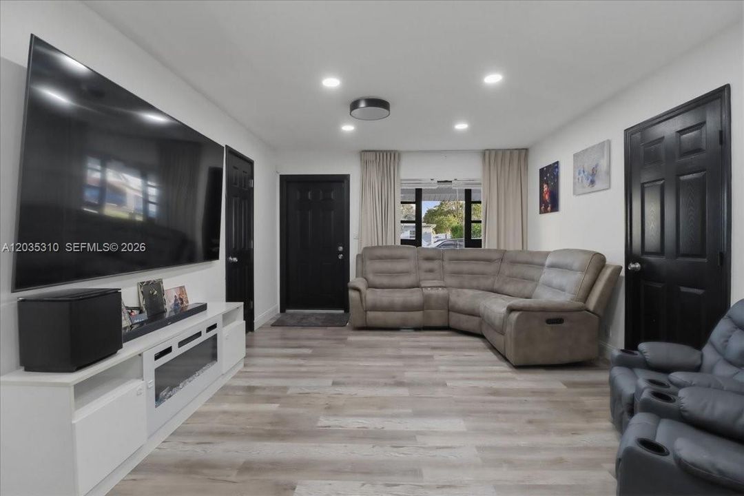 En Venta: $525,000 (3 camas, 2 baños, 1420 Pies cuadrados)