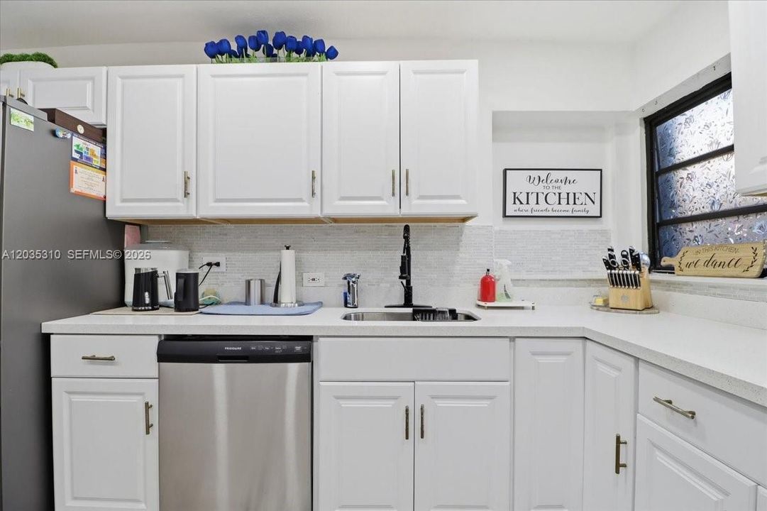 En Venta: $525,000 (3 camas, 2 baños, 1420 Pies cuadrados)