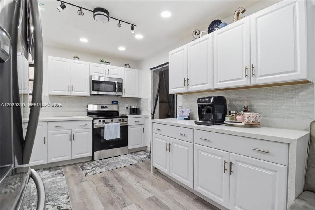En Venta: $525,000 (3 camas, 2 baños, 1420 Pies cuadrados)