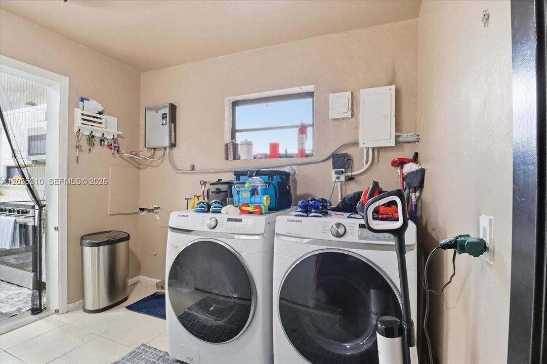 En Venta: $525,000 (3 camas, 2 baños, 1420 Pies cuadrados)