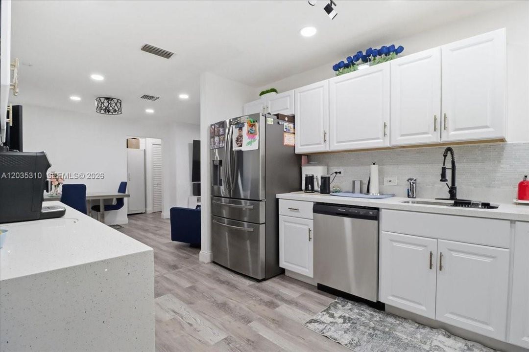 En Venta: $525,000 (3 camas, 2 baños, 1420 Pies cuadrados)