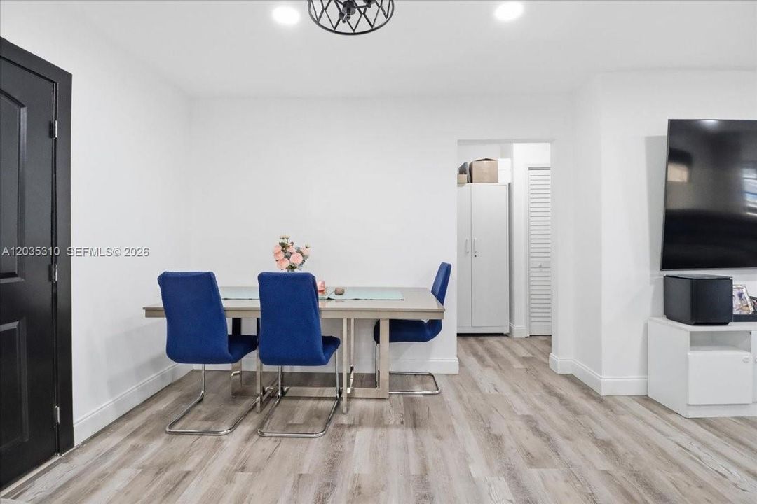 En Venta: $525,000 (3 camas, 2 baños, 1420 Pies cuadrados)