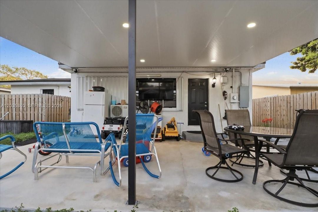 En Venta: $525,000 (3 camas, 2 baños, 1420 Pies cuadrados)