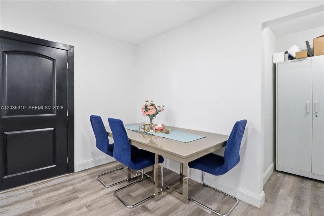 En Venta: $525,000 (3 camas, 2 baños, 1420 Pies cuadrados)