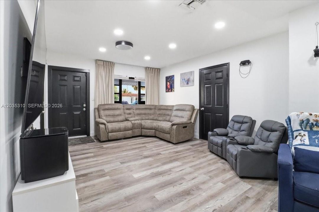En Venta: $525,000 (3 camas, 2 baños, 1420 Pies cuadrados)