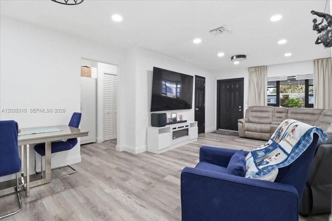 En Venta: $525,000 (3 camas, 2 baños, 1420 Pies cuadrados)