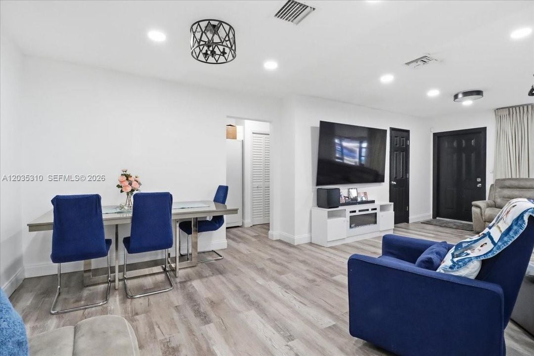 En Venta: $525,000 (3 camas, 2 baños, 1420 Pies cuadrados)