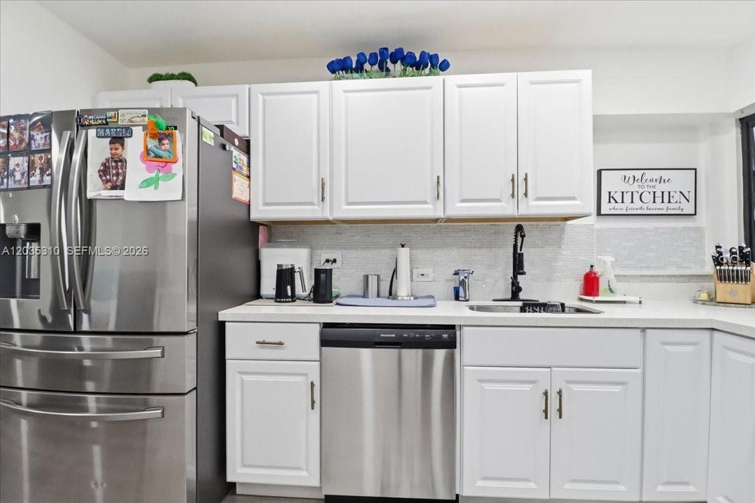 En Venta: $525,000 (3 camas, 2 baños, 1420 Pies cuadrados)