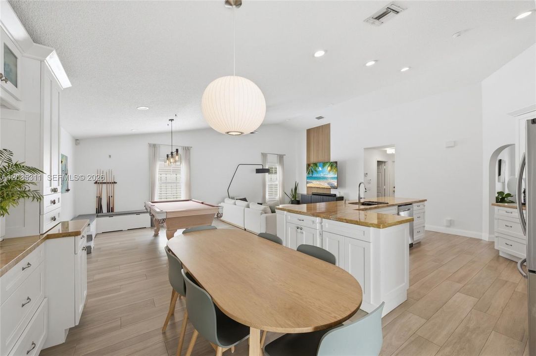 For Sale: $1,095,000 (4 beds, 3 baths, 2707 Square Feet)