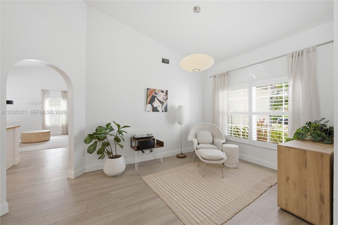 For Sale: $1,095,000 (4 beds, 3 baths, 2707 Square Feet)
