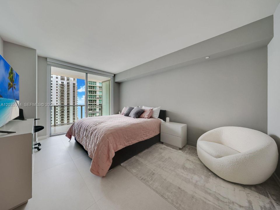 В аренду: $5,200 (2 спален, 2 ванн, 1195 Квадратных фут)