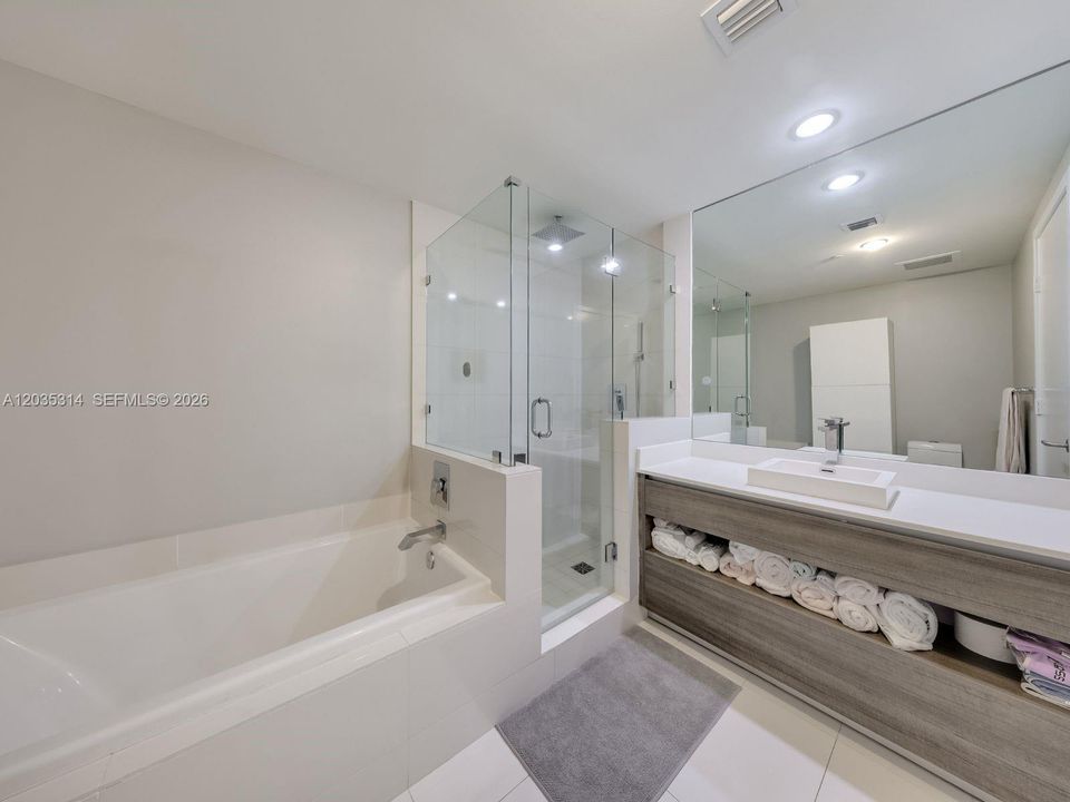 В аренду: $5,200 (2 спален, 2 ванн, 1195 Квадратных фут)
