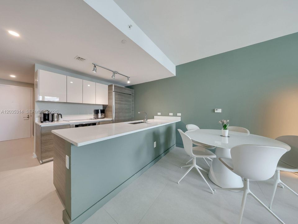 В аренду: $5,200 (2 спален, 2 ванн, 1195 Квадратных фут)