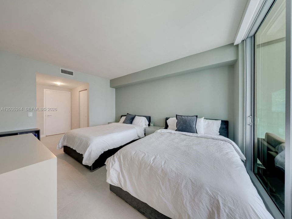 В аренду: $5,200 (2 спален, 2 ванн, 1195 Квадратных фут)