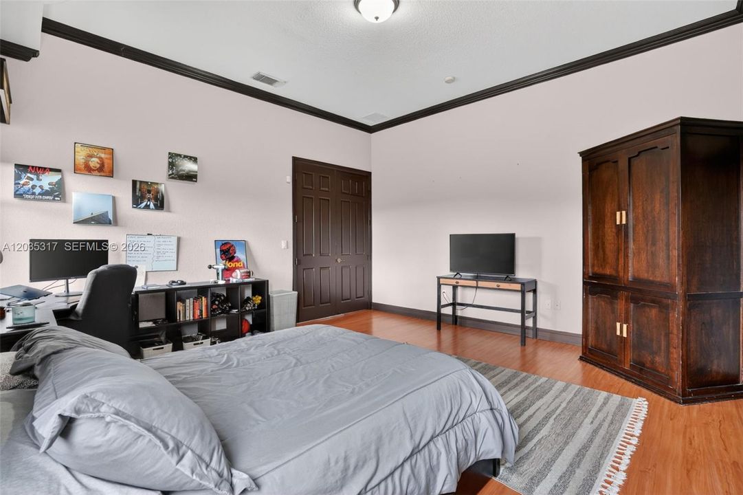 For Sale: $875,000 (4 beds, 3 baths, 2326 Square Feet)
