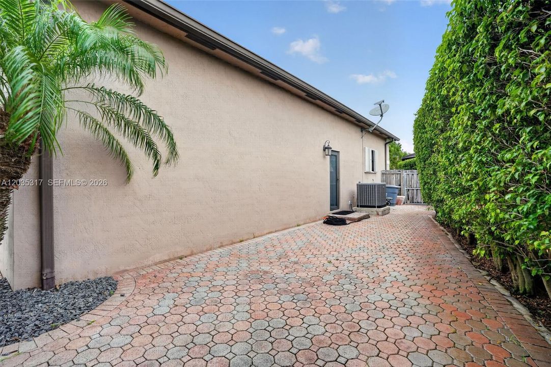 For Sale: $875,000 (4 beds, 3 baths, 2326 Square Feet)