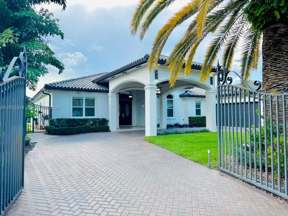For Rent: $7,500 (4 beds, 4 baths, 3149 Square Feet)