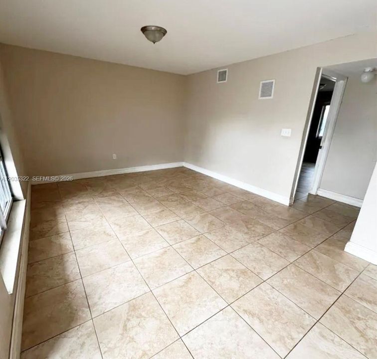 For Sale: $299,000 (3 beds, 1 baths, 1027 Square Feet)