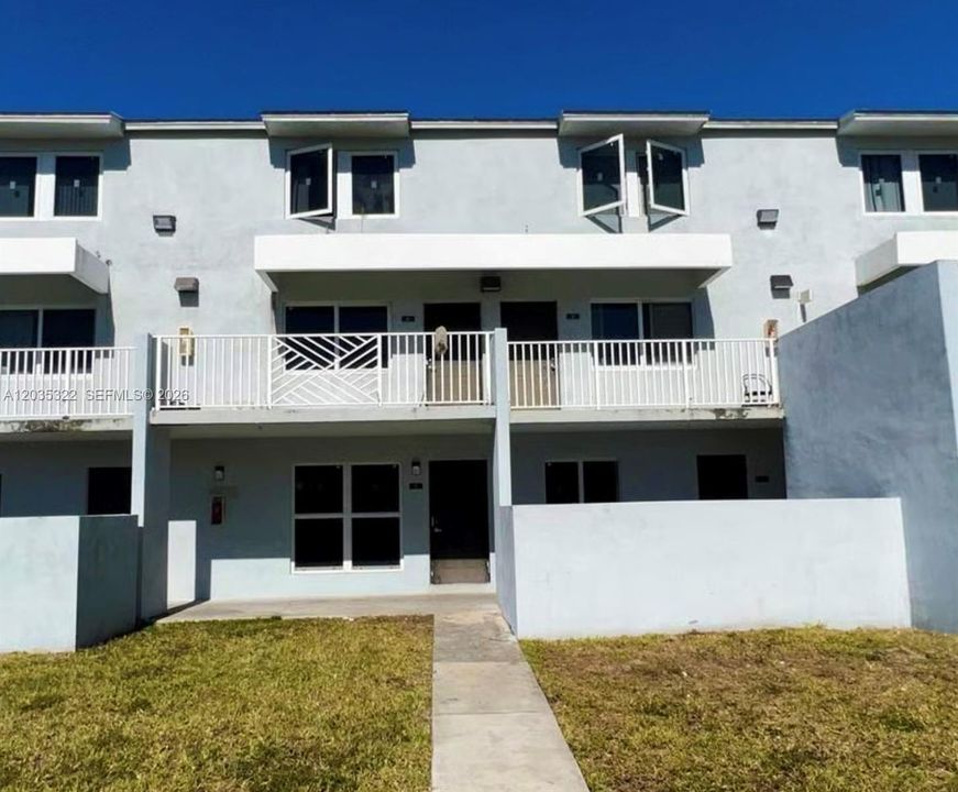 For Sale: $299,000 (3 beds, 1 baths, 1027 Square Feet)