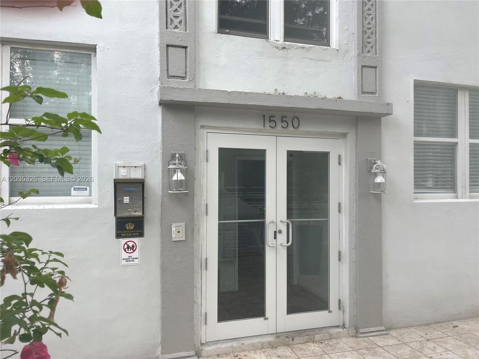 For Rent: $1,800 (1 beds, 1 baths, 420 Square Feet)
