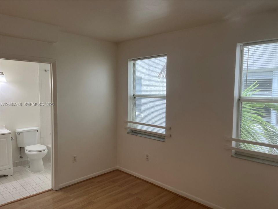 For Rent: $1,800 (1 beds, 1 baths, 420 Square Feet)