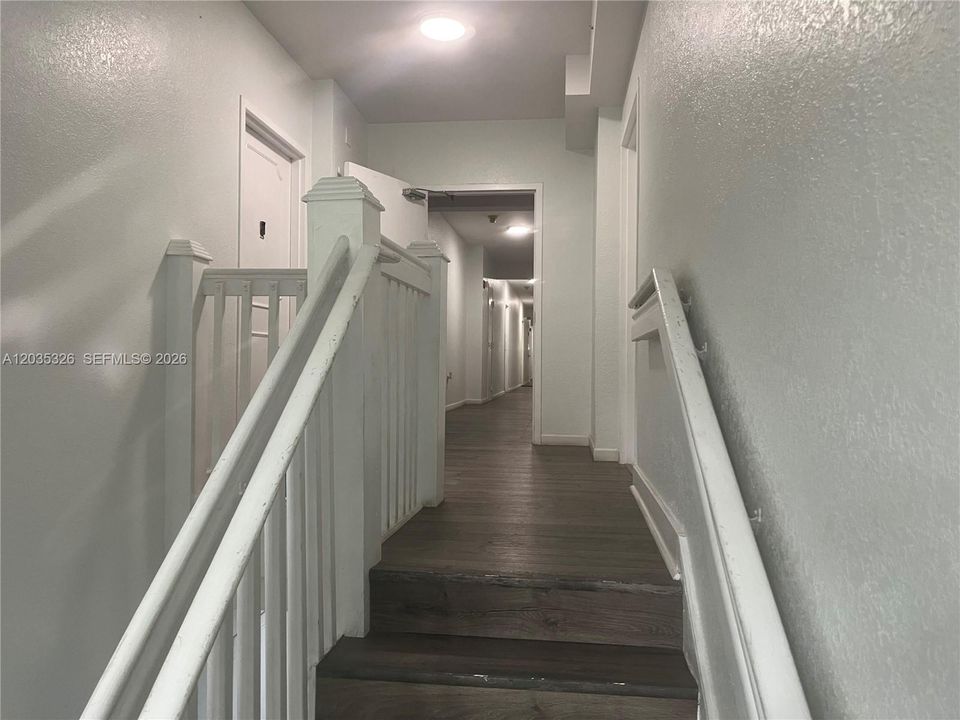 For Rent: $1,800 (1 beds, 1 baths, 420 Square Feet)
