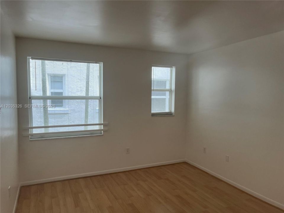 For Rent: $1,800 (1 beds, 1 baths, 420 Square Feet)