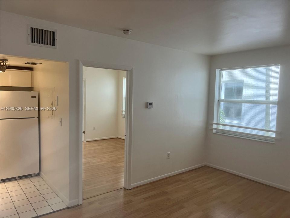 For Rent: $1,800 (1 beds, 1 baths, 420 Square Feet)