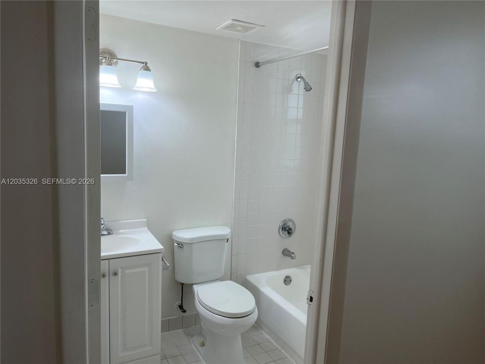 For Rent: $1,800 (1 beds, 1 baths, 420 Square Feet)