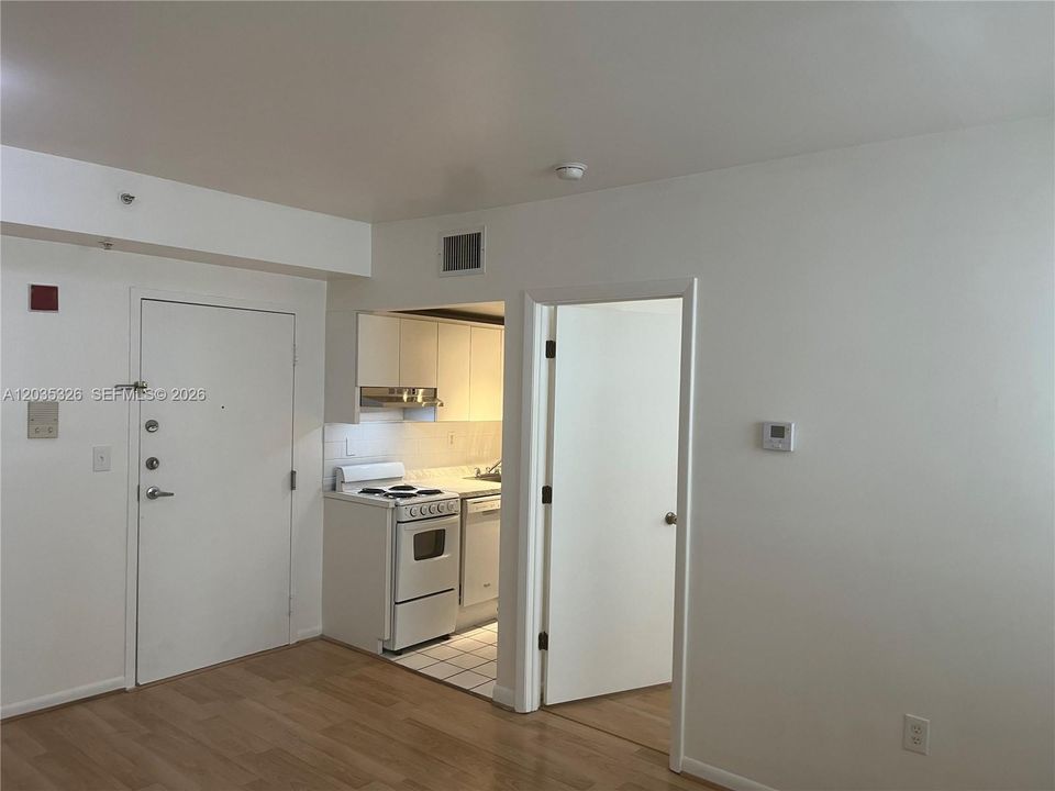 For Rent: $1,800 (1 beds, 1 baths, 420 Square Feet)