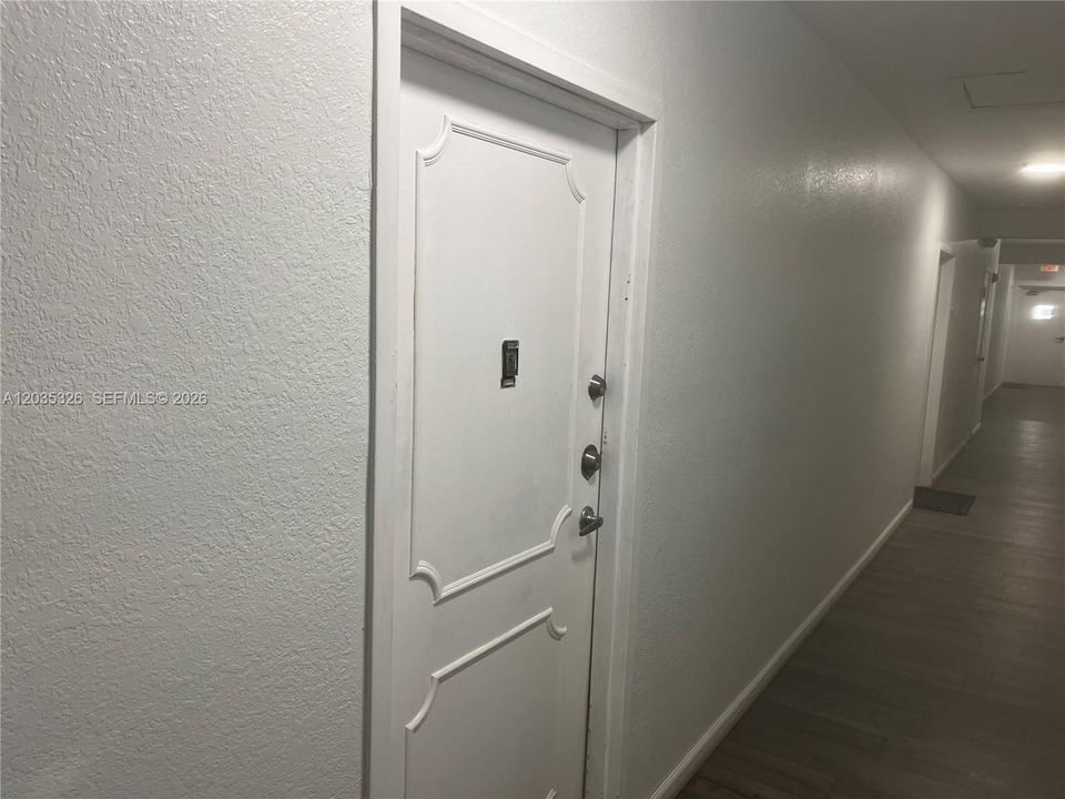 For Rent: $1,800 (1 beds, 1 baths, 420 Square Feet)