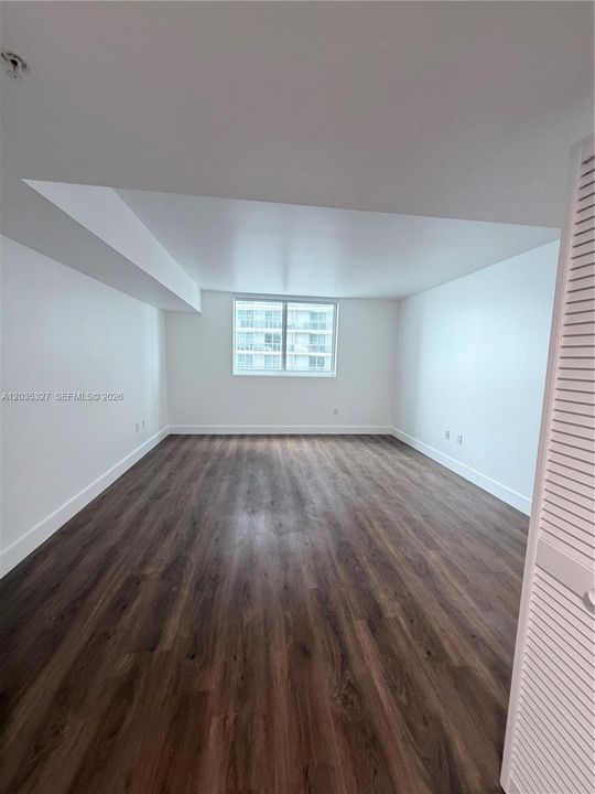 For Rent: $3,495 (1 beds, 1 baths, 1095 Square Feet)