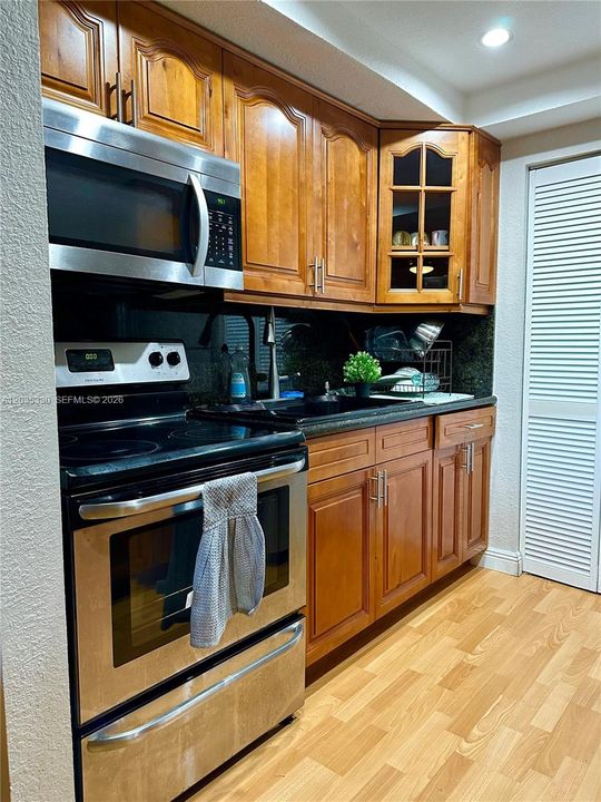 For Rent: $1,650 (1 beds, 1 baths, 768 Square Feet)