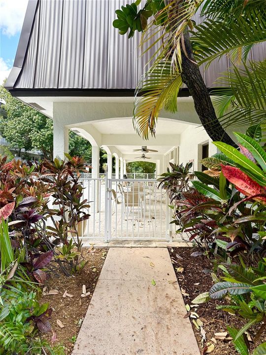 For Rent: $1,650 (1 beds, 1 baths, 768 Square Feet)