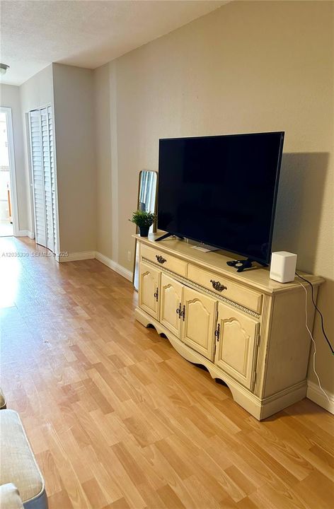 For Rent: $1,650 (1 beds, 1 baths, 768 Square Feet)