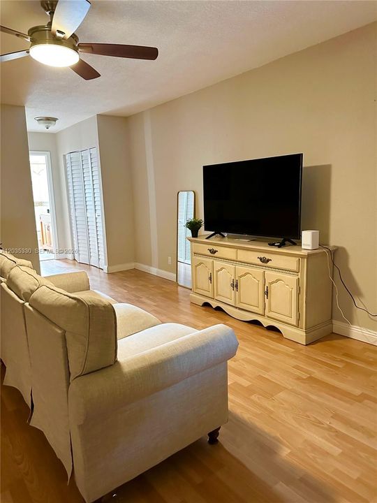 For Rent: $1,650 (1 beds, 1 baths, 768 Square Feet)