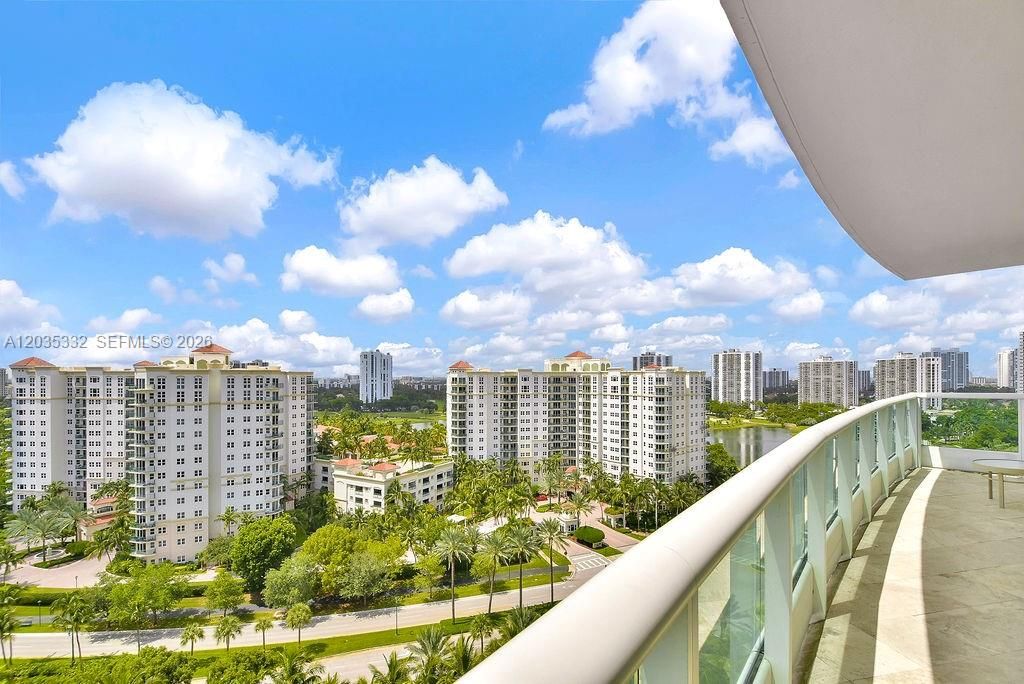 В аренду: $13,000 (2 спален, 3 ванн, 2400 Квадратных фут)