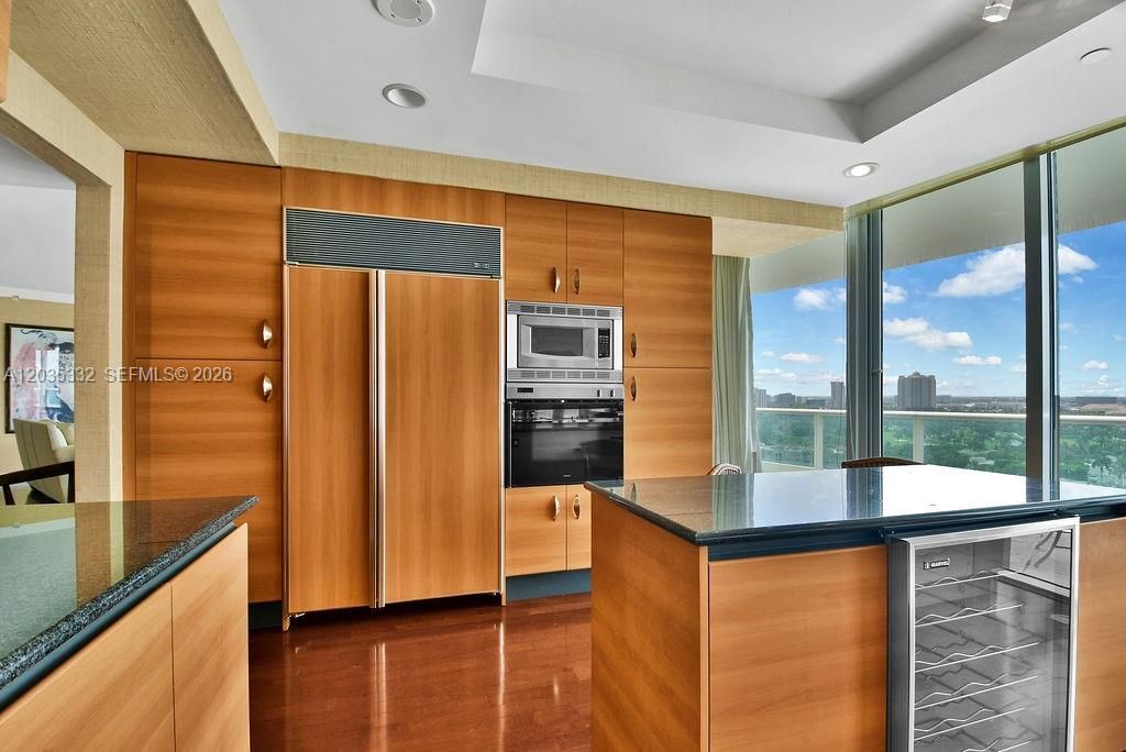 В аренду: $13,000 (2 спален, 3 ванн, 2400 Квадратных фут)