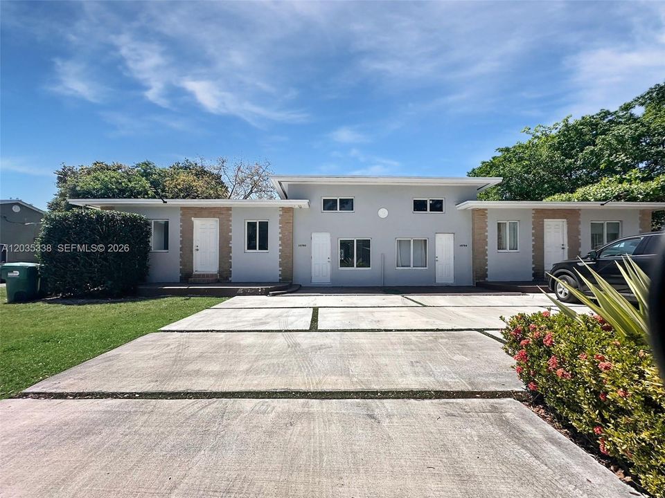 For Rent: $2,500 (2 beds, 2 baths, 876 Square Feet)