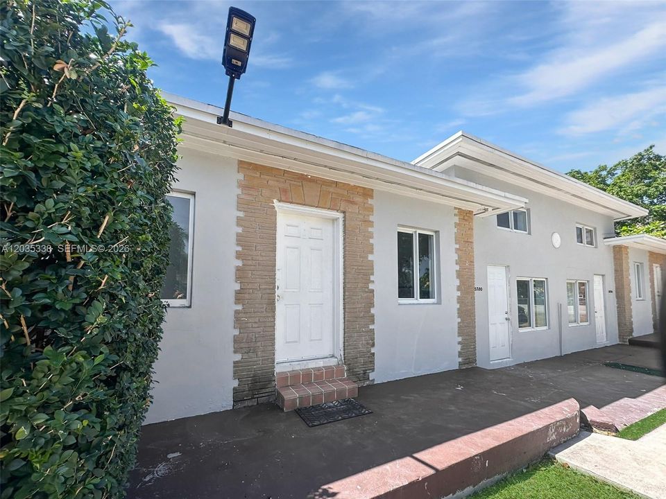 For Rent: $2,500 (2 beds, 2 baths, 876 Square Feet)