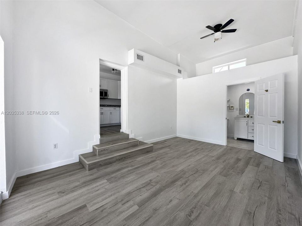 For Rent: $2,500 (2 beds, 2 baths, 876 Square Feet)