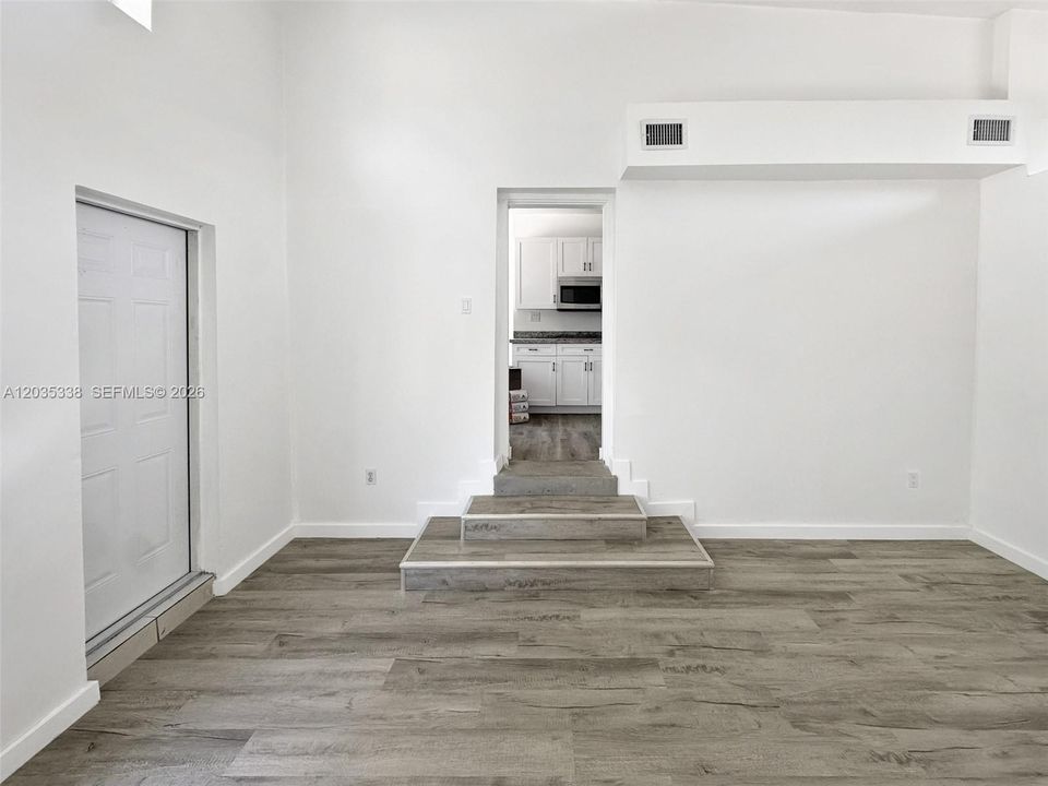 For Rent: $2,500 (2 beds, 2 baths, 876 Square Feet)