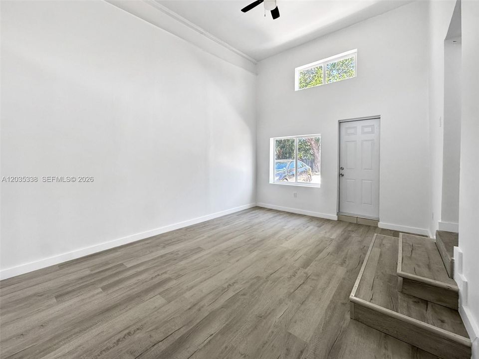 For Rent: $2,500 (2 beds, 2 baths, 876 Square Feet)