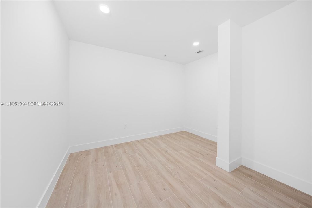 En Renta: $2,400 (1 camas, 1 baños, 1380 Pies cuadrados)