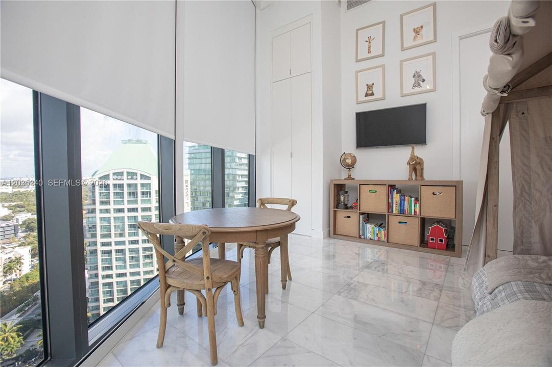For Rent: $45,000 (4 beds, 3 baths, 2558 Square Feet)