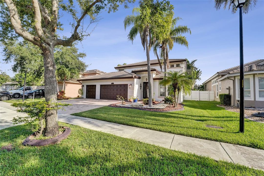 For Sale: $830,000 (4 beds, 3 baths, 3020 Square Feet)