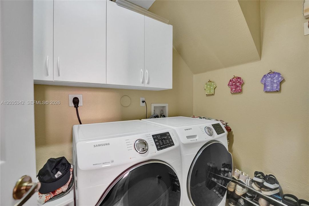 For Sale: $830,000 (4 beds, 3 baths, 3020 Square Feet)