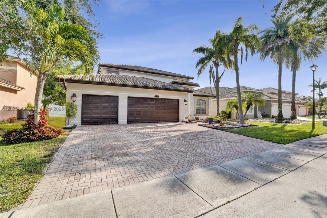 For Sale: $830,000 (4 beds, 3 baths, 3020 Square Feet)