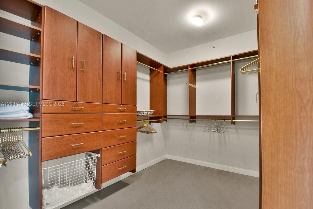En Venta: $1,900,000 (2 camas, 3 baños, 2400 Pies cuadrados)